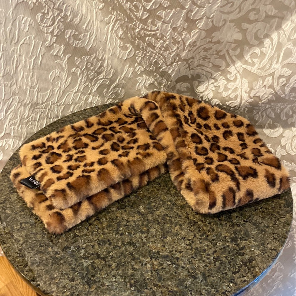 Surell Leopard print pull through scarf